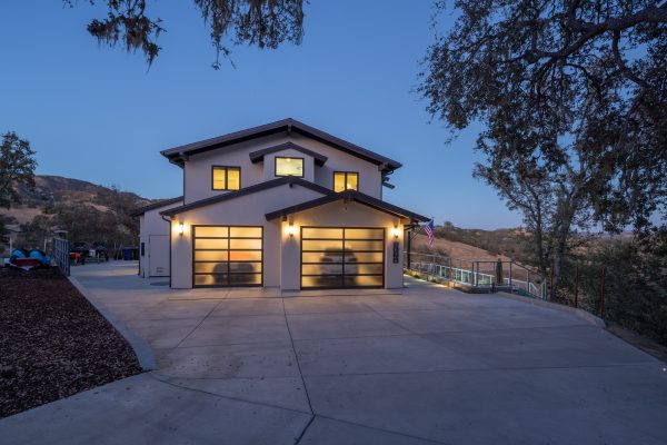 house with 2 car garage